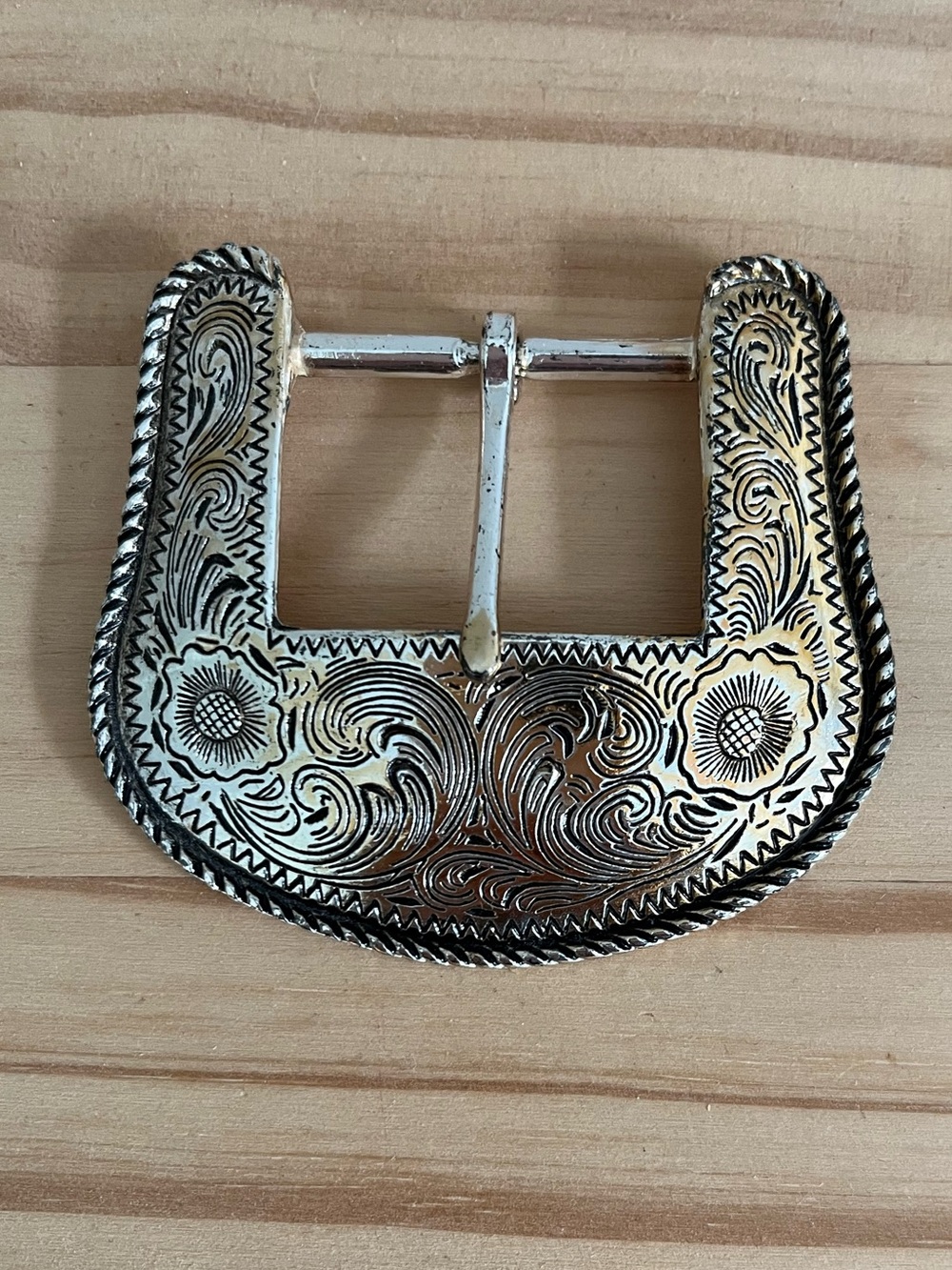 Vintage Western belt buckle floral